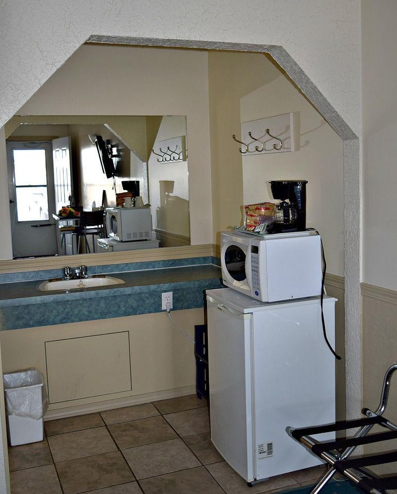 Centre Suite Inns Motel Bonnyville Exterior foto