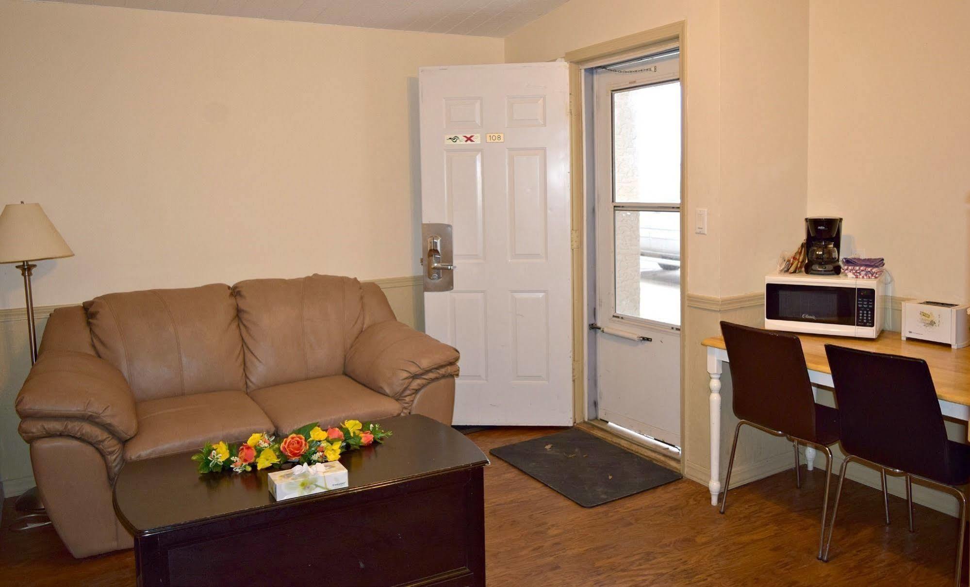 Centre Suite Inns Motel Bonnyville Exterior foto