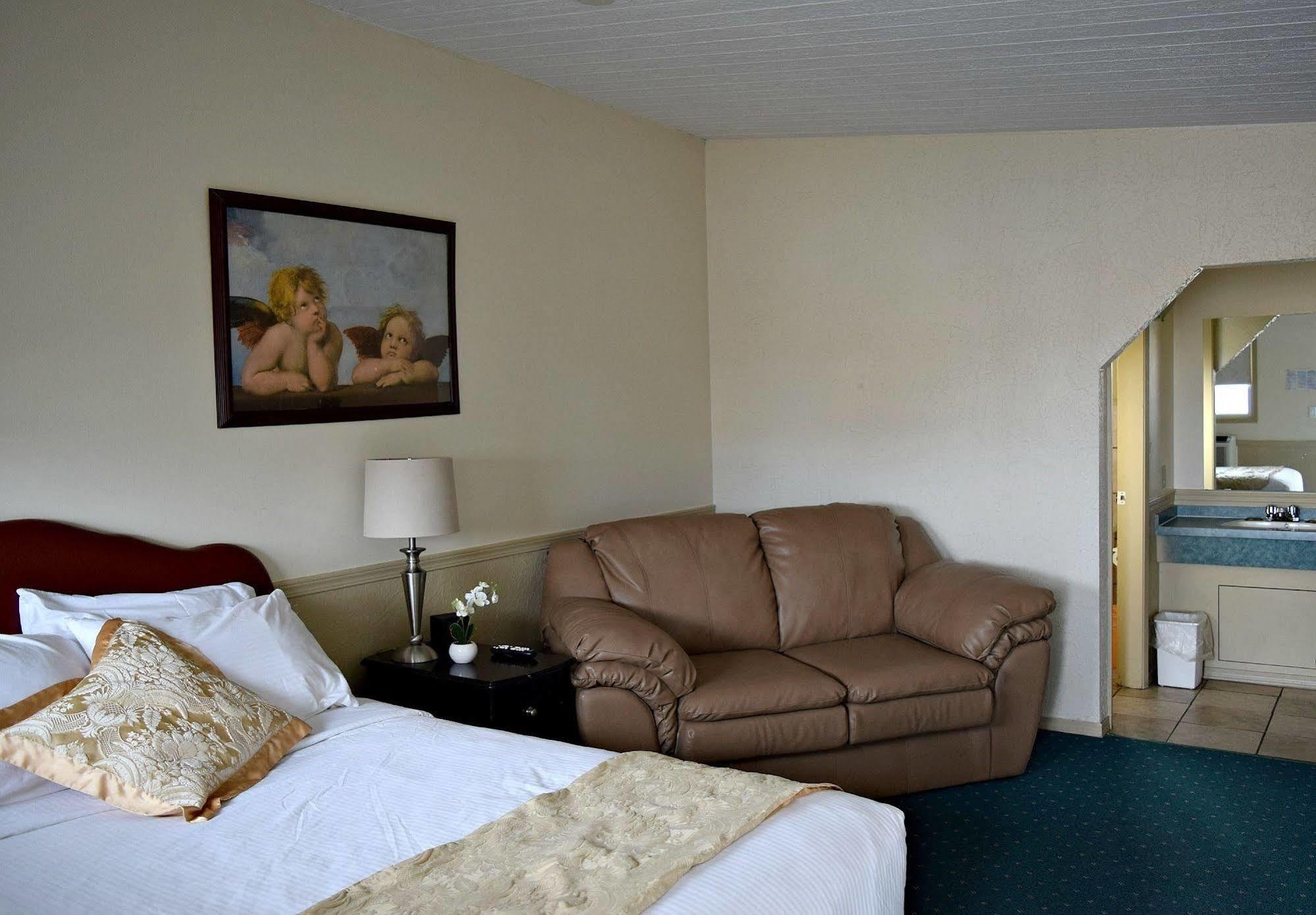 Centre Suite Inns Motel Bonnyville Exterior foto